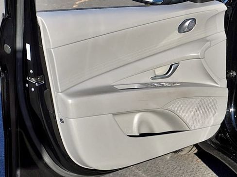 Used 2024 Hyundai Elantra SE FWD image 21