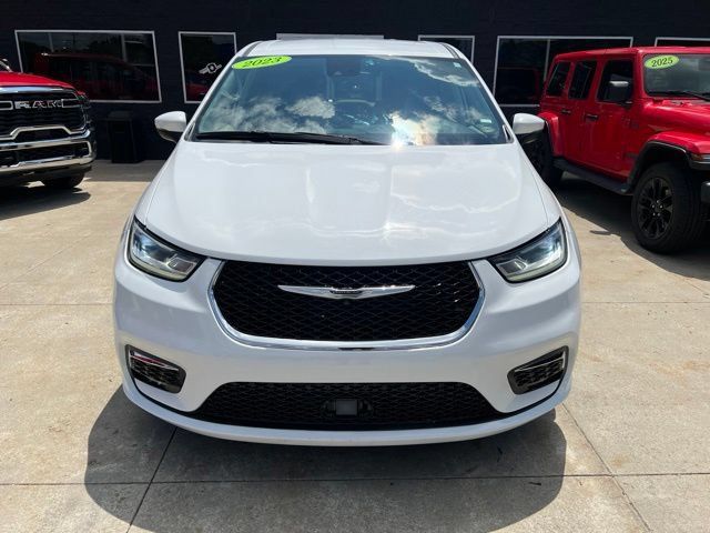 Certified 2023 Chrysler Pacifica Touring-L FWD image 2
