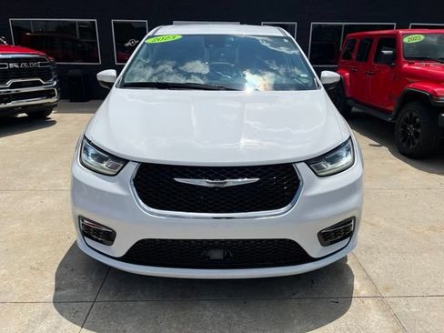 Certified 2023 Chrysler Pacifica Touring-L FWD image 2
