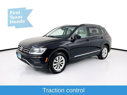 Used 2018 Volkswagen Tiguan SE w/ Panoramic Sunroof Package image 3