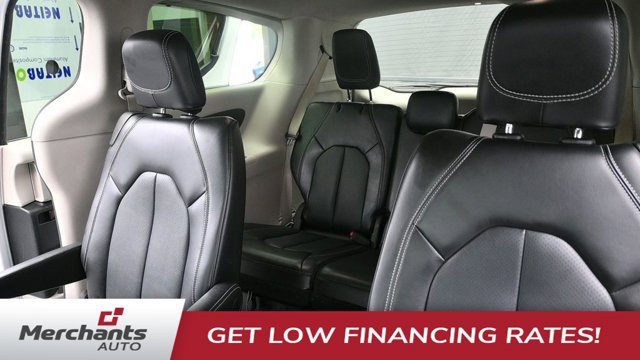Used 2024 Chrysler Pacifica Touring-L FWD image 14