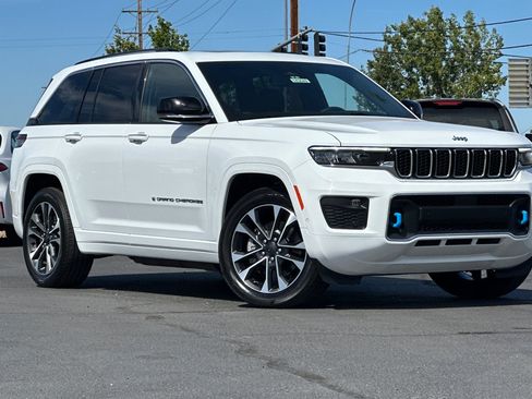 Used 2023 Jeep Grand Cherokee Overland AWD/4WD image 2
