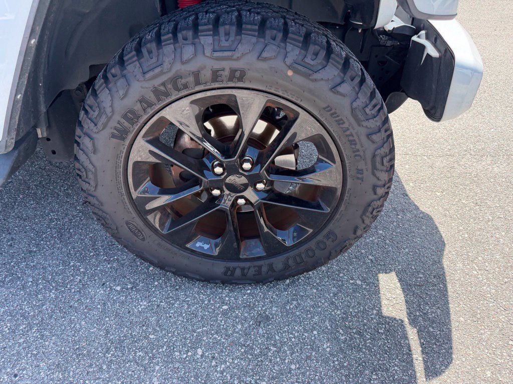 Used 2023 Jeep Gladiator Overland AWD/4WD image 4