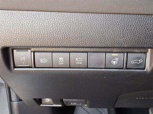 Used 2021 Toyota Venza Limited w/ Carpet Mat Package (TMS) image 27