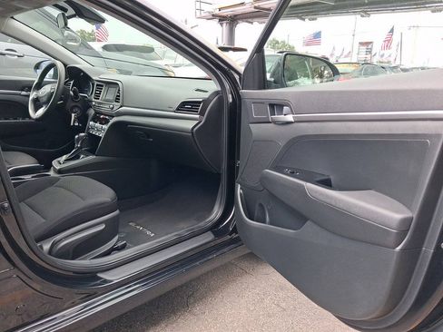 Used 2020 Hyundai Elantra SE w/ Cargo Package (C1) FWD image 17
