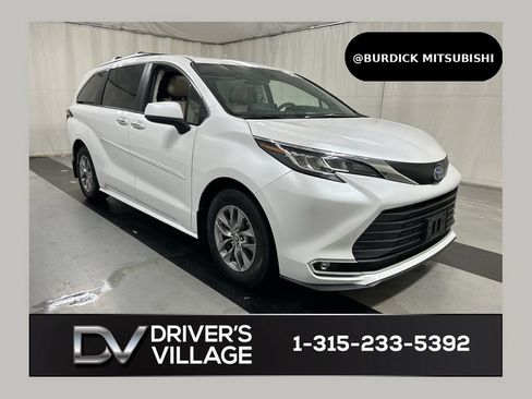 Used 2023 Toyota Sienna XLE w/ XLE Plus Package AWD/4WD image 1