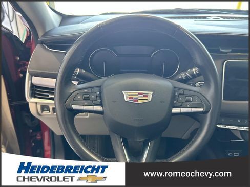 Used 2022 Cadillac XT4 Luxury w/ Cold Weather Package AWD/4WD image 18