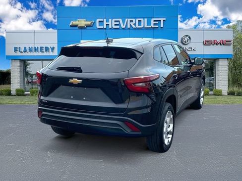 Used 2024 Chevrolet Trax LS w/ LS Convenience Package FWD image 5