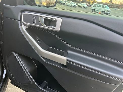 Used 2022 Ford Explorer XLT w/ Equipment Group 202A image 35