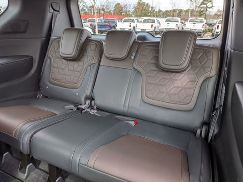 Used 2025 Nissan Armada Platinum Reserve image 32