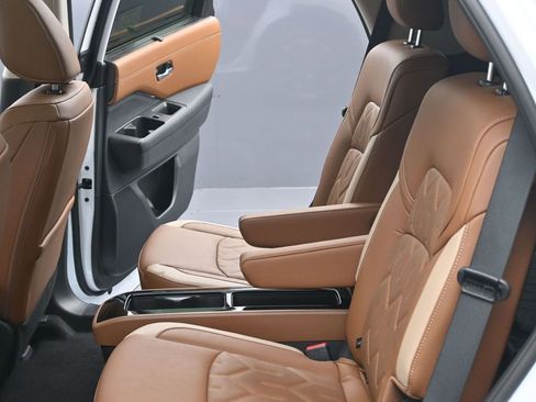 New 2026 Nissan Pathfinder Platinum AWD/4WD image 19
