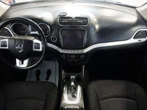 Used 2019 Dodge Journey SE FWD image 25