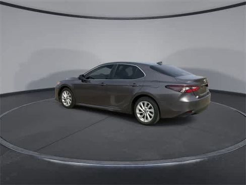 Used 2022 Toyota Camry LE image 6