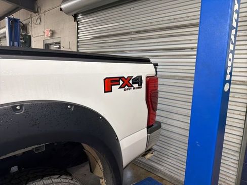 Used 2021 Ford F350 Lariat w/ Lariat Ultimate Package image 3