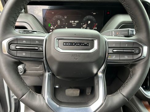 Used 2025 GMC Yukon XL Denali AWD/4WD image 13