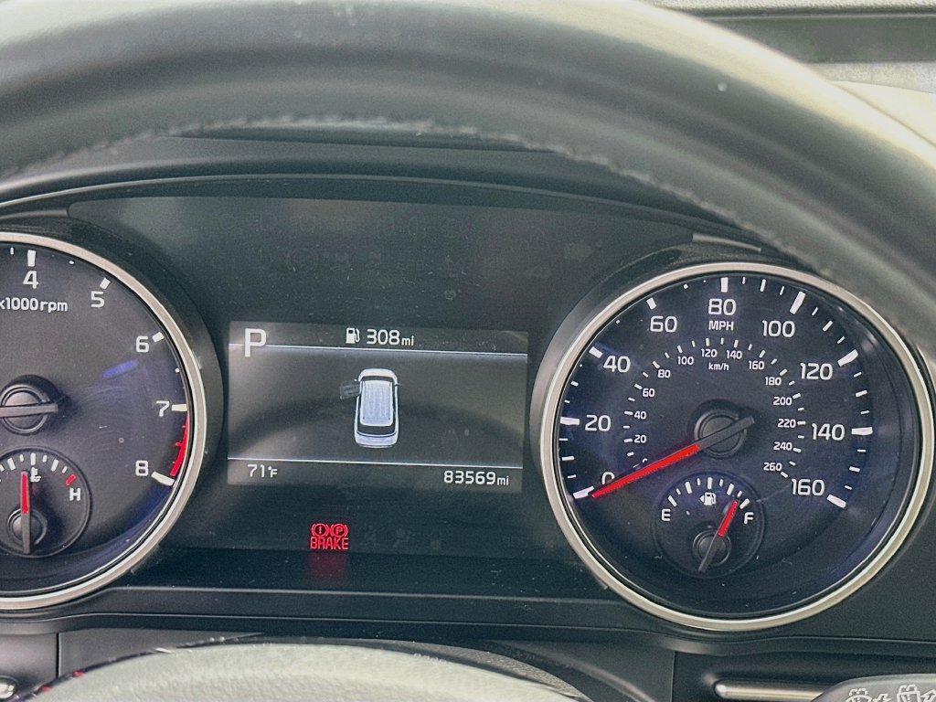 Used 2023 Kia Carnival LX FWD image 12