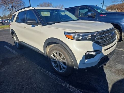 Used 2024 Ford Explorer XLT w/ Equipment Group 202A image 2