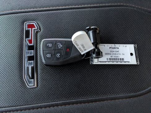 Used 2024 GMC Sierra 2500 AT4 image 36