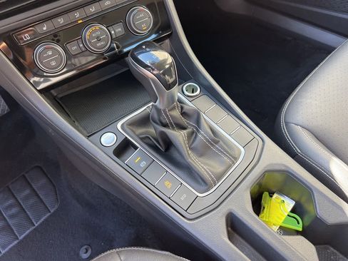 Used 2024 Volkswagen Jetta SE image 18