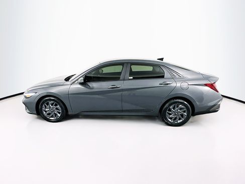 Used 2024 Hyundai Elantra SEL FWD image 4