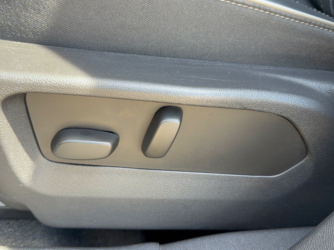 Used 2023 Buick Envision Avenir AWD/4WD image 16