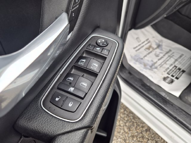 Used 2023 RAM 1500 Laramie AWD/4WD image 13