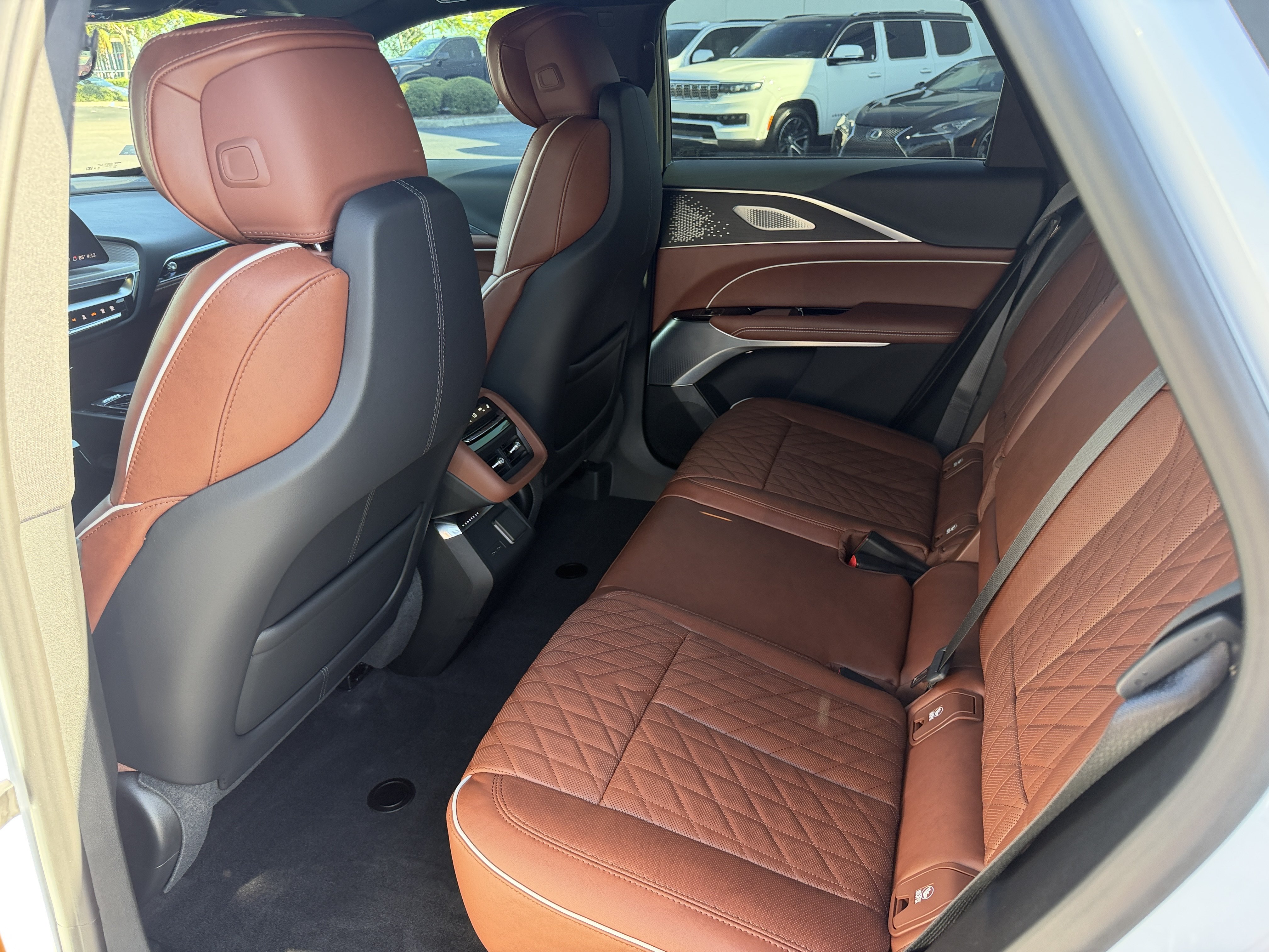 Used 2027 Cadillac Lyriq Signature Luxury RWD image 18