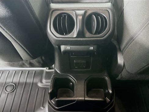 Used 2019 Jeep Wrangler Unlimited Sahara AWD/4WD image 22