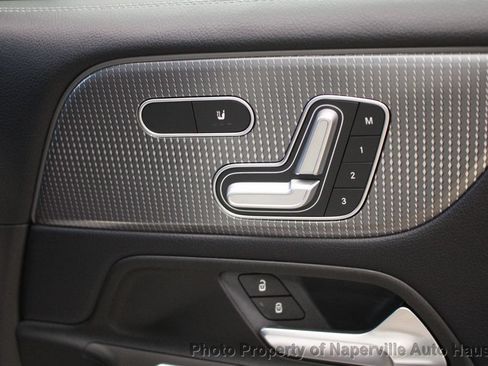 Used 2021 Mercedes-Benz GLB 250 4MATIC image 36