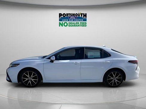 Used 2023 Toyota Camry SE FWD image 2