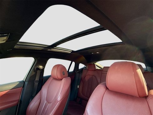 Used 2022 BMW X6 xDrive40i w/ M Sport Package image 21