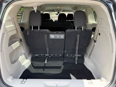 Used 2020 Chrysler Voyager L FWD image 27
