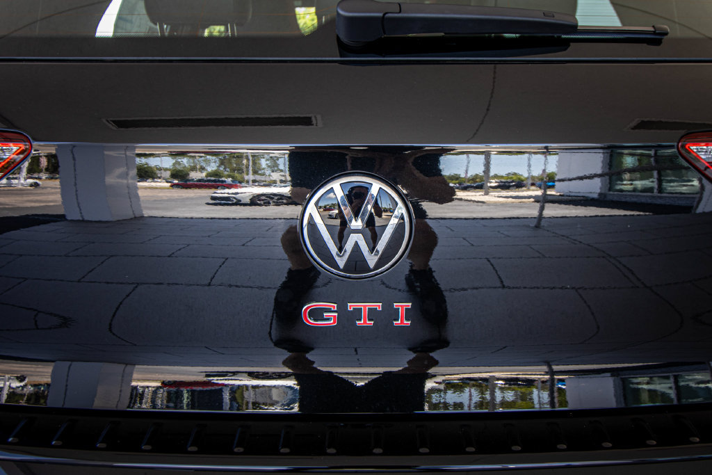New 2026 Volkswagen GTI SE FWD image 18
