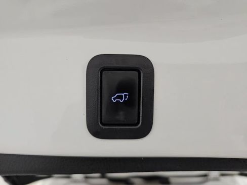 Used 2017 Toyota Highlander SE AWD/4WD image 35