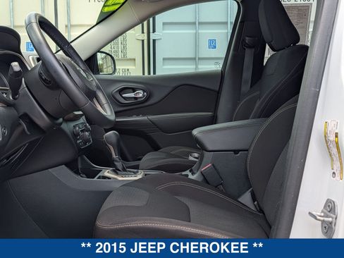 Used 2015 Jeep Cherokee Latitude w/ Comfort/Convenience Group FWD image 22