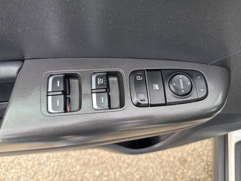Used 2020 Kia Sportage LX image 15