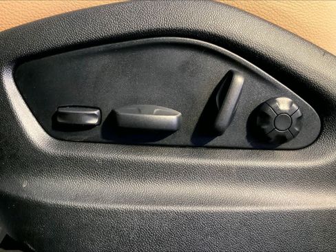 Used 2025 Porsche Cayenne image 39