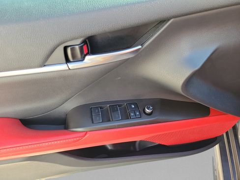 Used 2022 Toyota Camry XSE FWD image 7