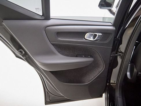 Certified 2023 Volvo XC40 Recharge Ultimate image 18