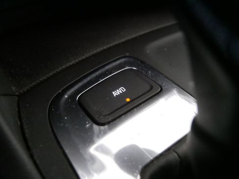 Used 2023 Chevrolet Equinox LT image 25