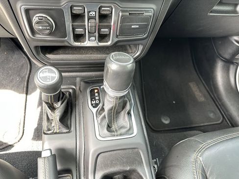 Used 2021 Jeep Gladiator Overland image 30