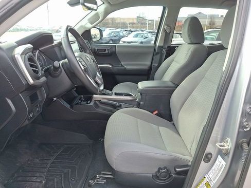 Used 2018 Toyota Tacoma SR5 image 9