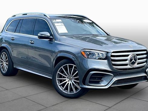 Used 2025 Mercedes-Benz GLS 450 4MATIC image 3