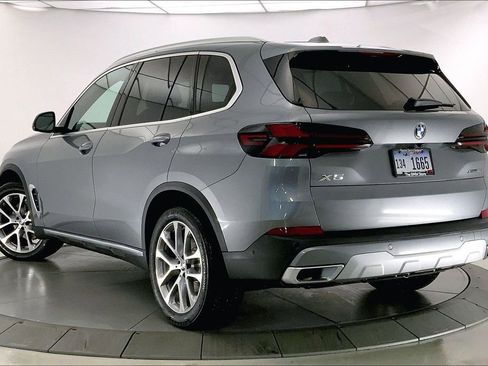 New 2026 BMW X5 xDrive40i w/ Premium Package image 2