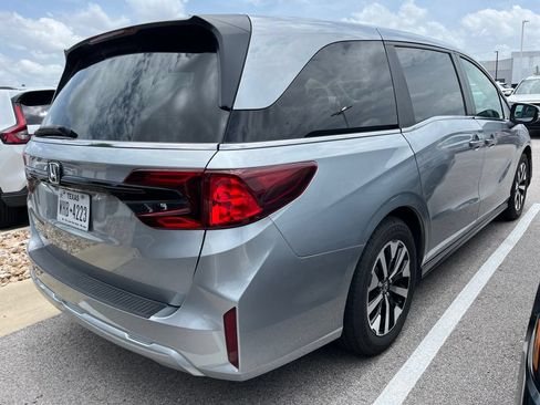 Used 2025 Honda Odyssey EX-L image 3