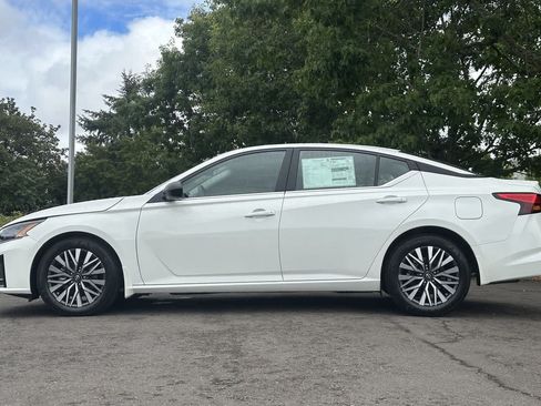 New 2026 Nissan Altima 2.5 SV FWD image 5