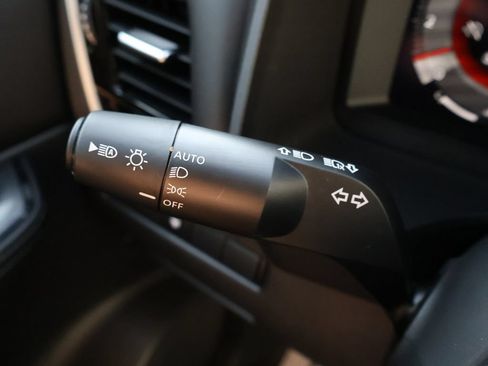 Used 2025 Nissan Rogue SL FWD image 36