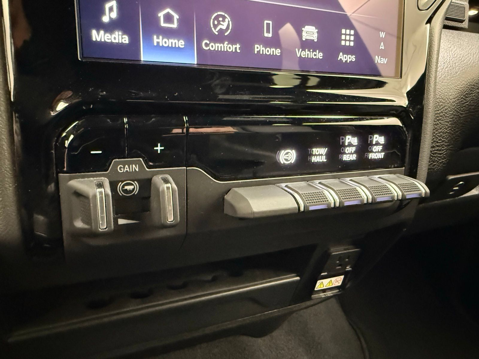 Used 2025 RAM 2500 Laramie AWD/4WD image 22