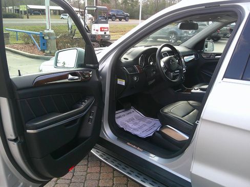 Used 2013 Mercedes-Benz GL 550 4MATIC image 9