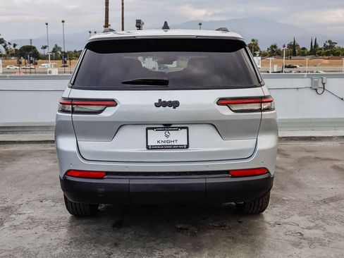 New 2025 Jeep Grand Cherokee L Altitude image 8